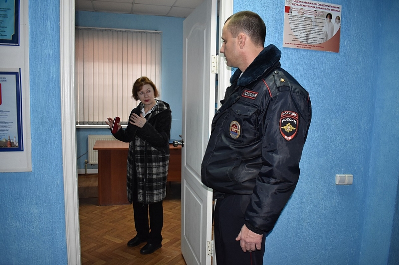 В Краснодаре общественник проверила работу участкового пункта полиции