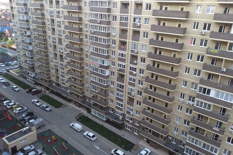 В Краснодаре 15-летний подросток выпал из окна многоэтажки. Он погиб