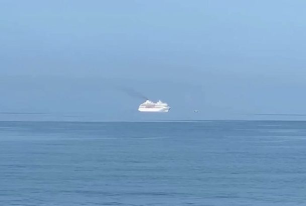 «Парящий» над морем лайнер Astoria Grande сняли на видео в Сочи