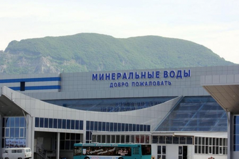 Самолет с делегацией РФ сел в Минеральных Водах вместо Сочи из-за непогоды