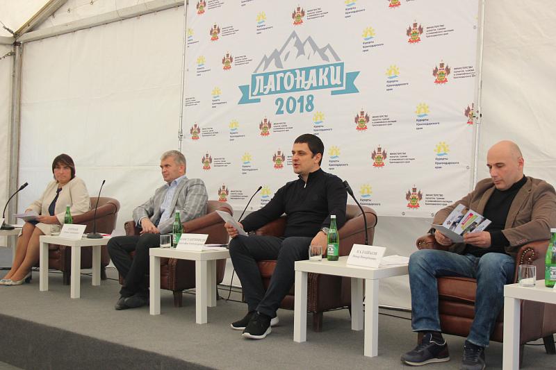 Фестиваль проводится уже четвертый год подряд министерством курортов, туризма и олимпийского наследия Краснодарского края.