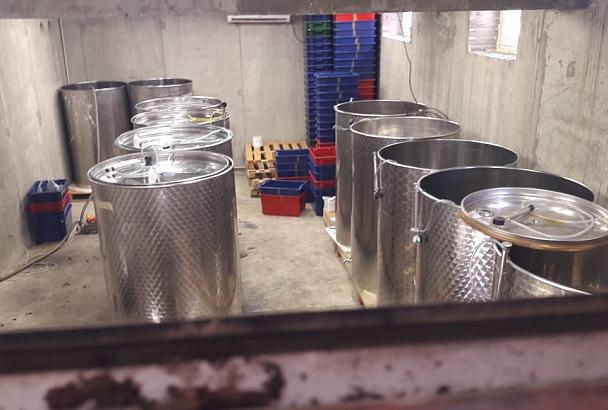 4 подпольных цеха по производству алкоголя нашли в Анапе