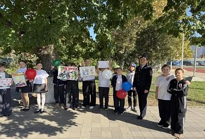 От правил для самокатов до фигурного вождения: на Кубани прошли занятия по ПДД