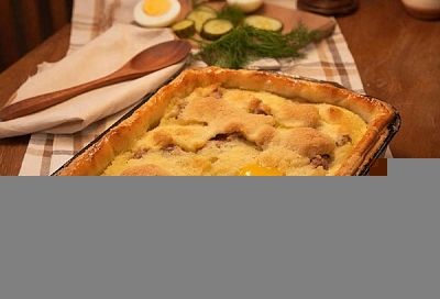 В холодильнике ничего не задерживается: запечатываем остатки праздничного ужина в тесто и через полчаса получаем шикарный пирог