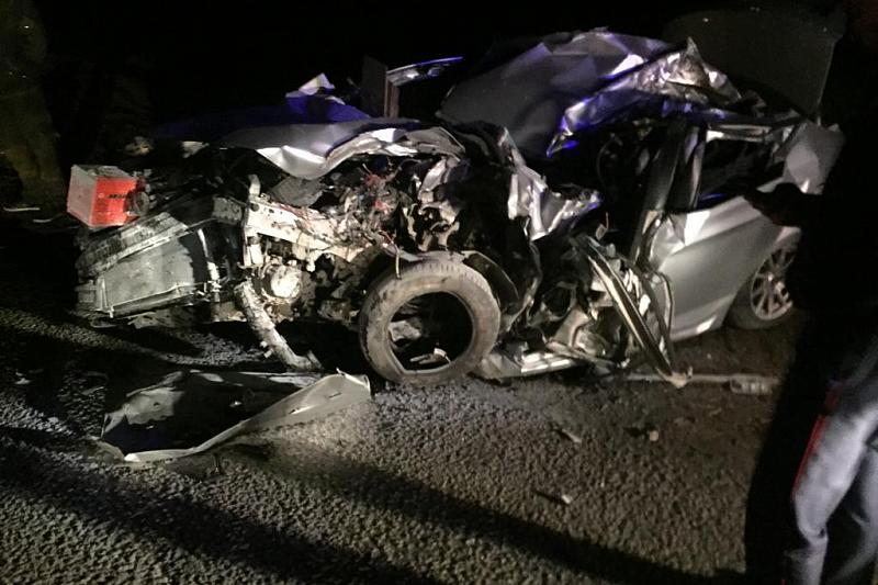 В Краснодарском крае в жестком ДТП с КамАЗом погиб водитель легковушки