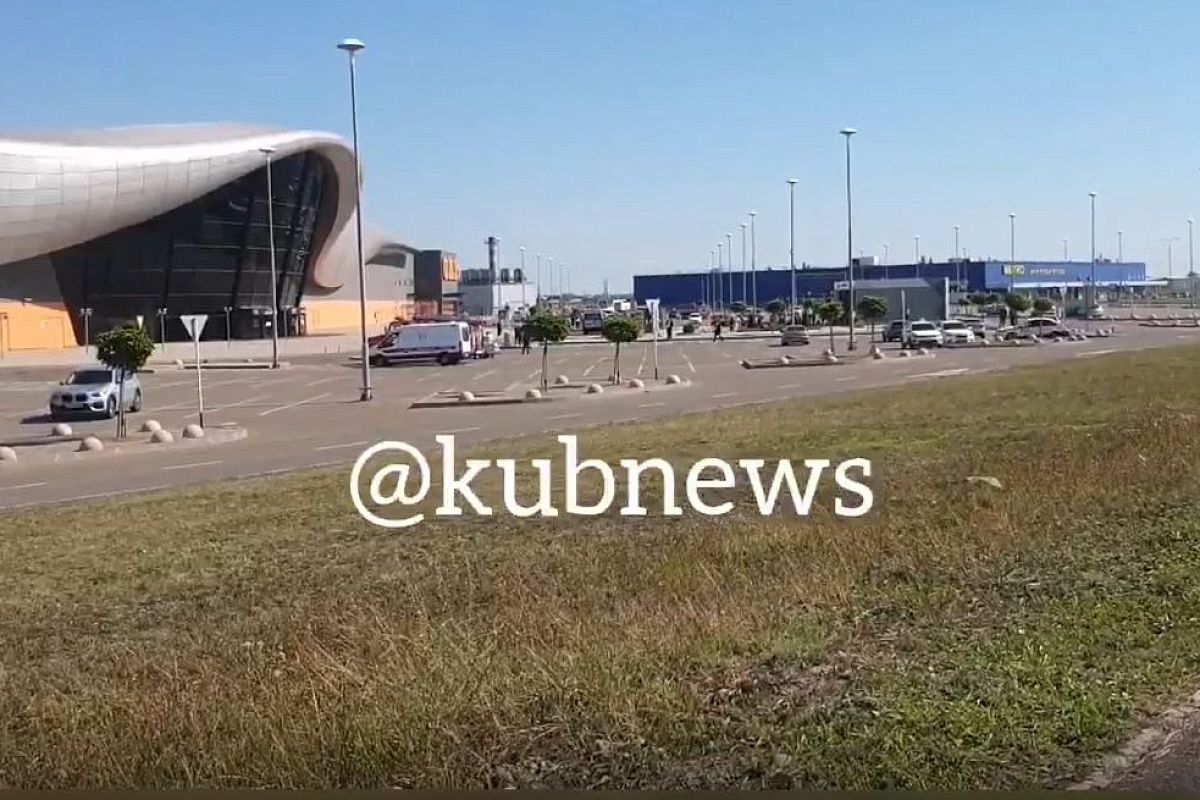 В Краснодаре возле ТРЦ OZ Mall утром 4 августа замечены машины оперативных служб