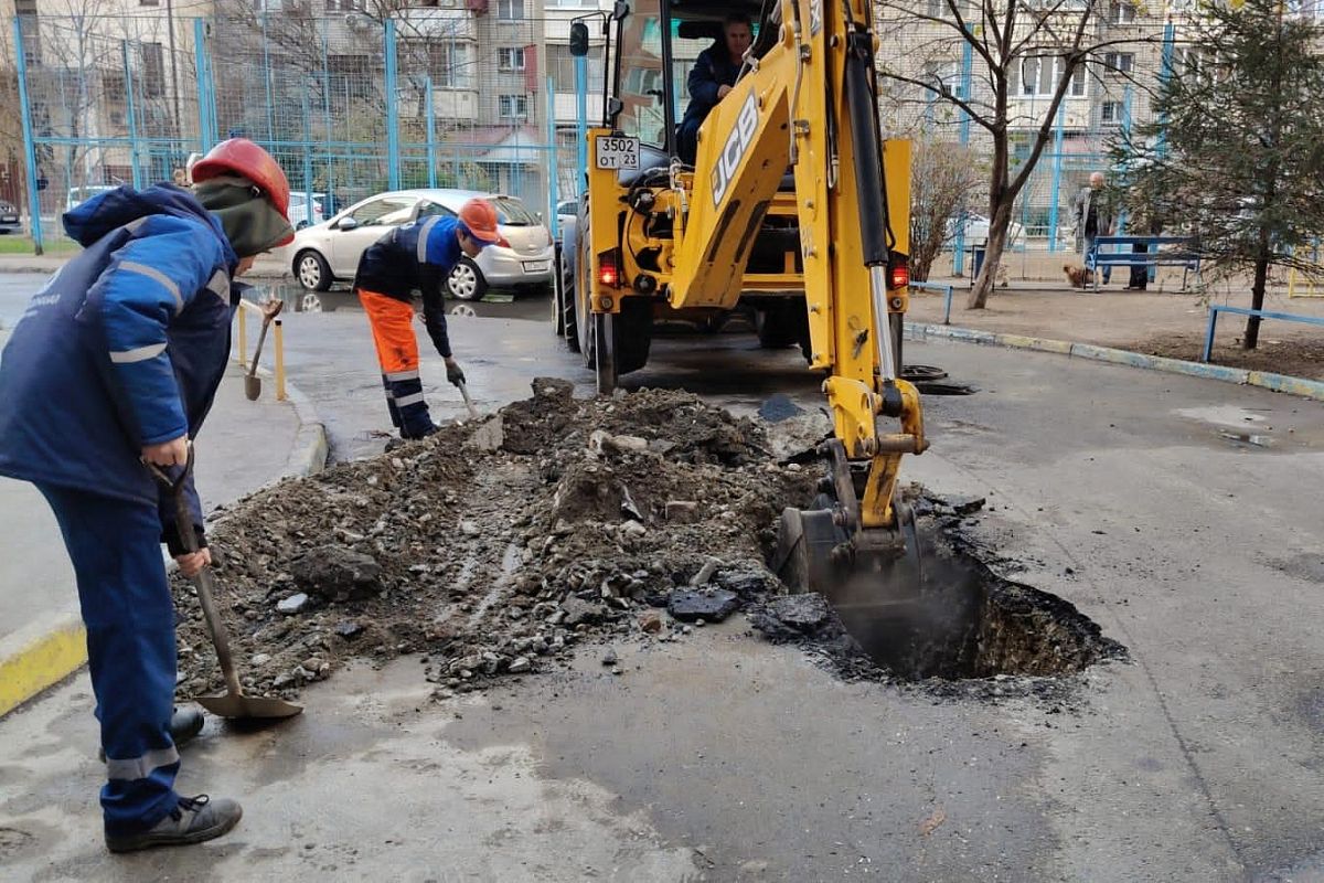 Специалисты «Росводоканала Краснодар» устраняют порыв на улице Чекистов