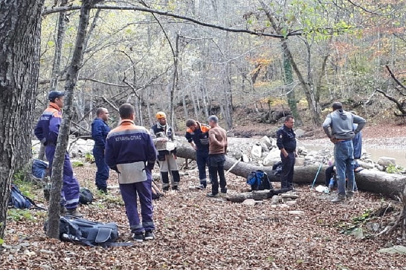 В Краснодарском крае в лесу заблудились женщина и ее 10-летний сын