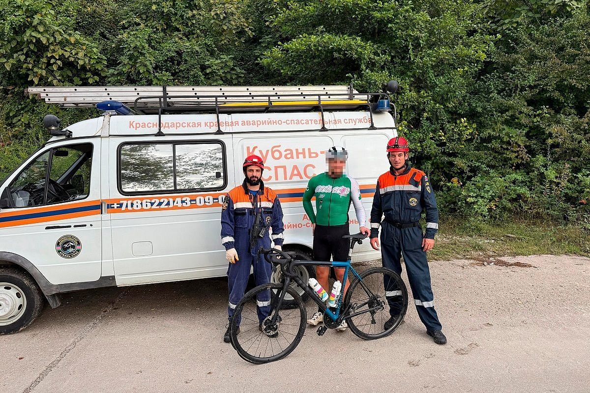 Спасатели нашли заблудившегося в лесу на Кубани велосипедиста из Москвы