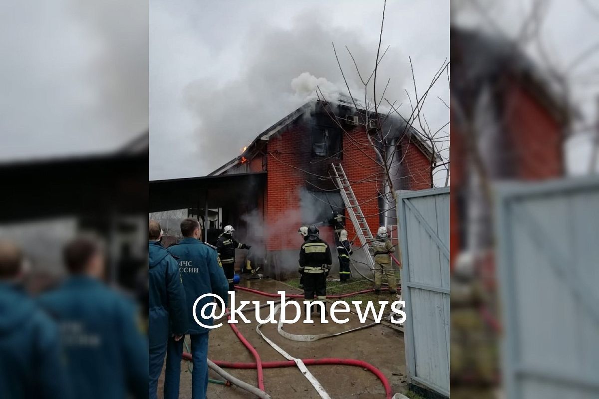 В Краснодаре в загоревшемся после хлопка частном доме пострадал молодой мужчина 