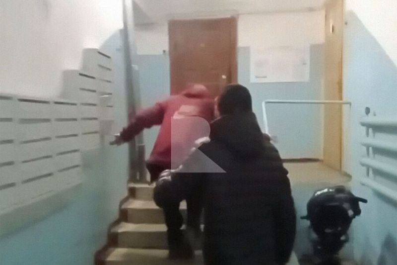 В Рязани толпа агрессивных подростков жестоко избила пенсионера ради съемки видео