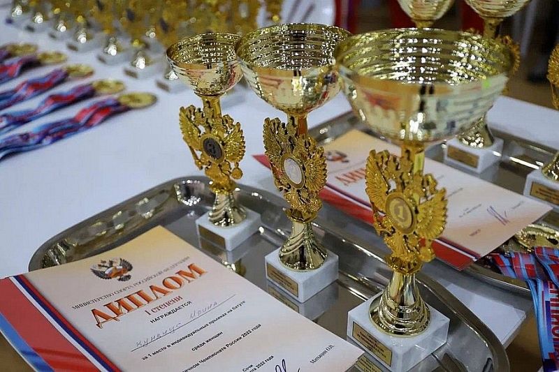 Батутисты из Краснодарского края завоевали 13 медалей на соревнованиях в Сочи