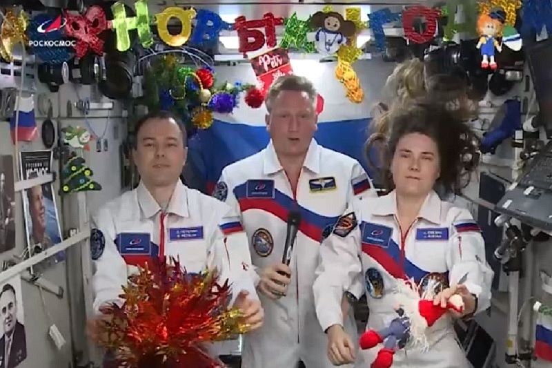 Космонавты поздравили россиян с борта МКС с наступающим Новым годом