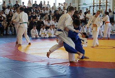 Новый спортивный комплекс открыли в Калининском районе 