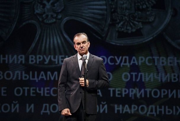 Губернатор Кубани Вениамин Кондратьев передал государственные награды родственникам погибших при защите ЛНР и ДНР добровольцев
