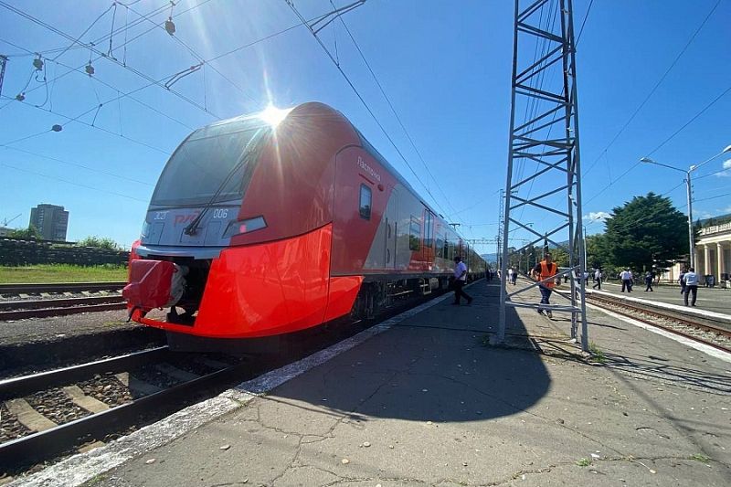 Более 48 тысяч пассажиров перевезла за полгода «Ласточка» между Сочи и Гагрой