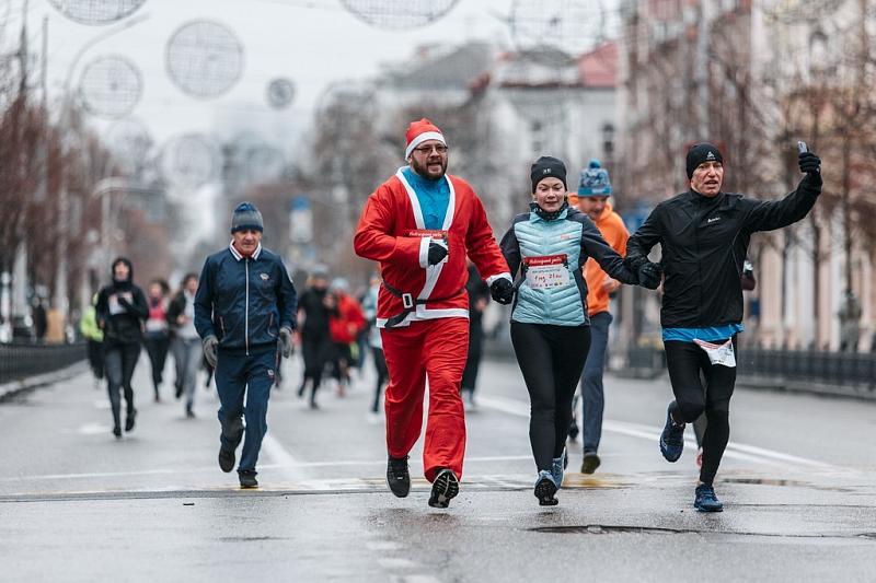 В Краснодаре в новогоднем забеге 1 января приняли участие почти 500 человек