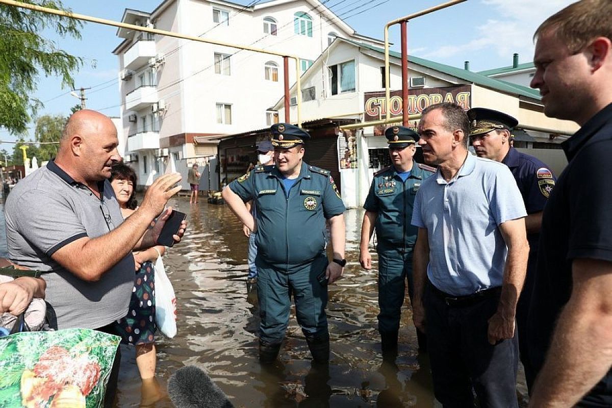 В Анапе снесут ларьки на затопленных дорогах к морю