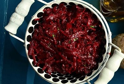 Натерли свеклу, добавили сахар и рассол: свекольная икра на закуску за 20 минут. Пикантный вкус и волшебный аромат