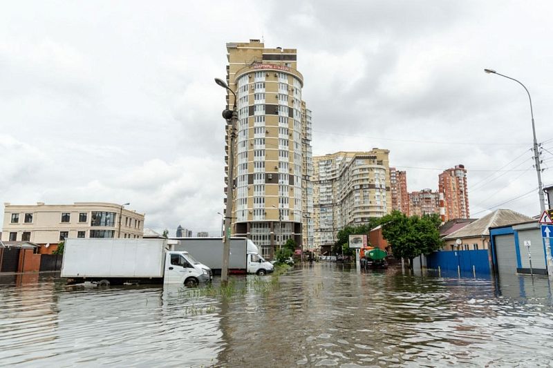 В Краснодаре остаются подтопленными 25 дворов и 4 дома