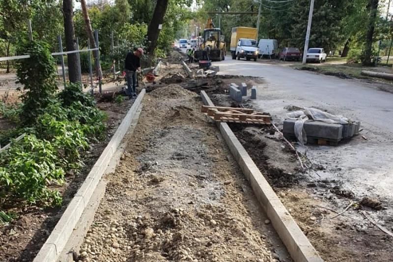 В Краснодаре построят новые тротуары на 20 улицах