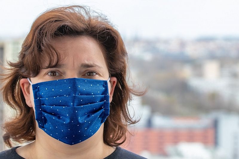 Глава Роспотребнадзора призвала носить маски переболевших коронавирусом