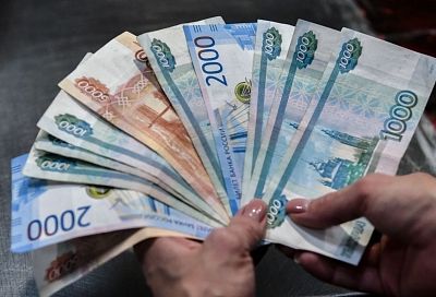 Топ-менеджеры, водители и автослесари: кому в Краснодарском крае платят больше всего