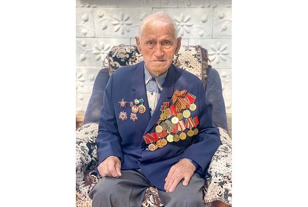 Вениамин Кондратьев поздравил ветерана Великой Отечественной войны Михаила Забелина со 106-м днем рождения