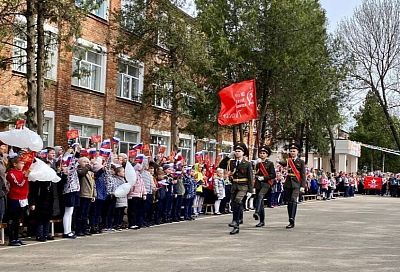 Всекубанская торжественная линейка ко Дню Победы прошла в школах края