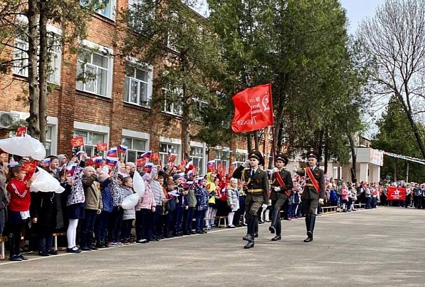 Всекубанская торжественная линейка ко Дню Победы прошла в школах края