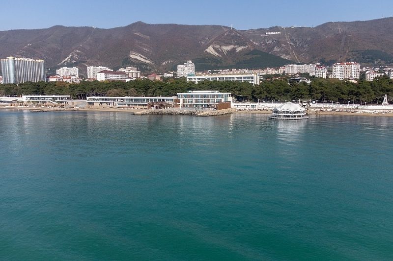 Черное море прогрелось неравномерно: на каких  курортах Краснодарского края самая теплая вода