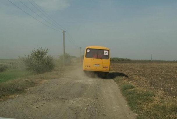 На Кубани ребенка без маски не пустили в школьный автобус. Кого за это накажут