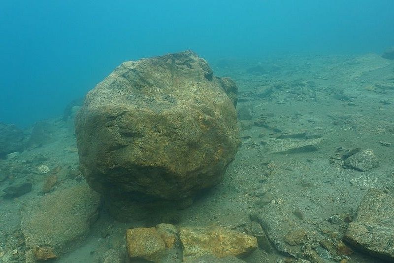 Дайверы обнаружили на дне озер артефакты военного времени.