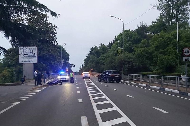 Мотоциклист погиб в ночной аварии на Курортном проспекте в Сочи