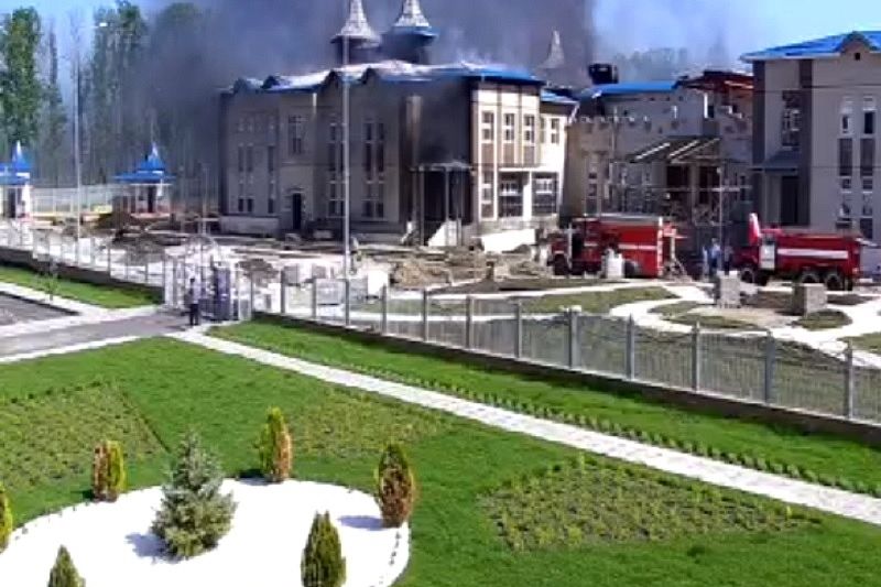 Площадь пожара в новом строящемся детсаду в Кореновске увеличилась до 1 тыс. кв. метров