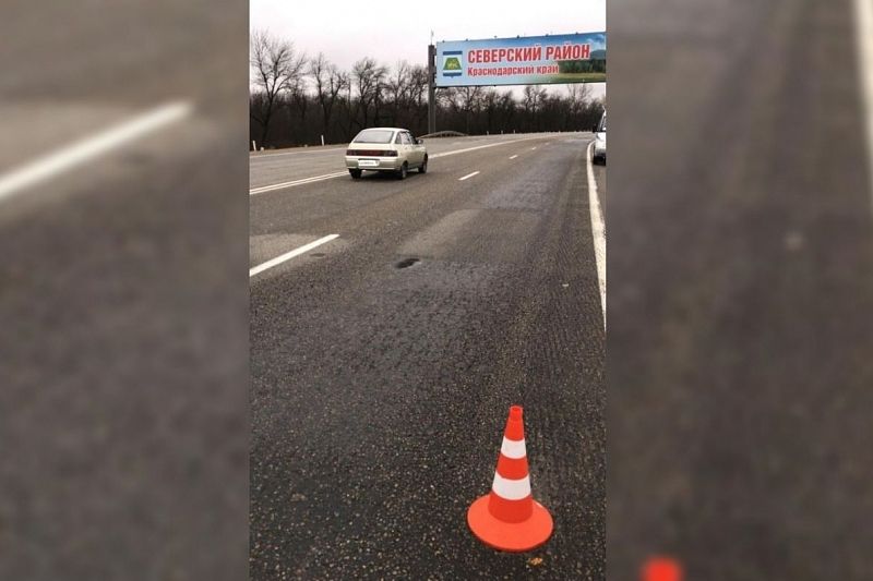 Водитель на ВАЗ-12 сбил 71-летнюю женщину, переходившую дорогу в неустановленном месте