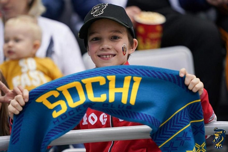 Подарок ко Дню города: жители Сочи могут бесплатно сходить на хоккей