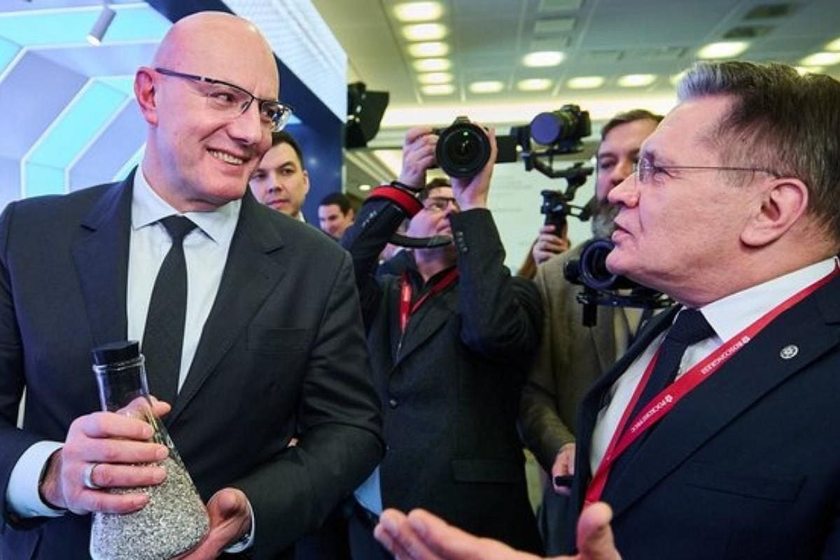 Заместитель председателя Правительства РФ Дмитрий Чернышенко осмотрел выставку Форума будущих технологий