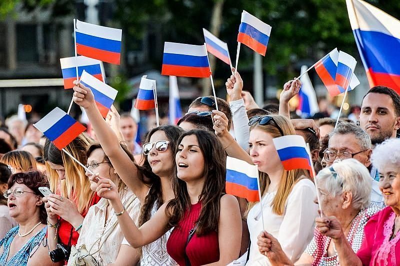 День России в Краснодаре: флешмобы, ярмарки, концерты Тимы Белорусских и PLC