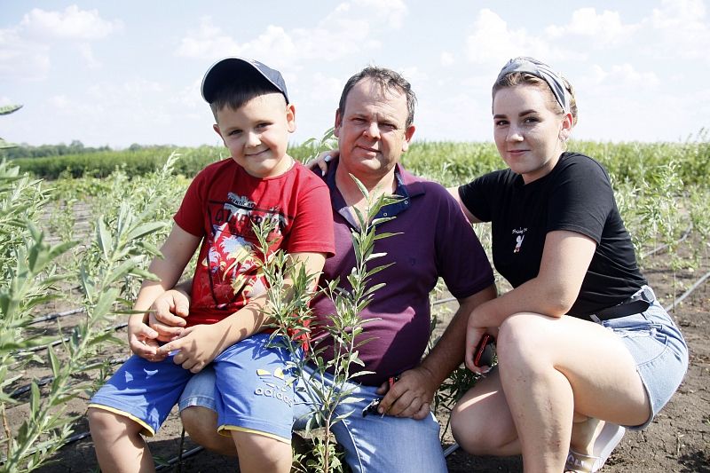 Фермер Андрей Поздняк с детьми. Эта семья крепко пустила корни на своей земле. Главное – есть силы, опыт и желание работать.