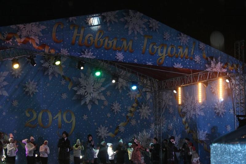 Около 20 тысяч человек встретили Новый год на Театральной площади в Краснодаре