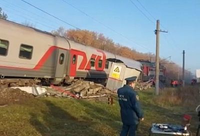  Поезд Адлер – Томск столкнулся с автокраном. Три вагона сошли с рельсов