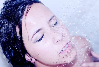 Ученые выяснили, что ежедневно принимать душ опасно