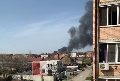 В Краснодаре на территории одного из заводов произошел пожар