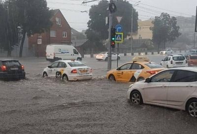 Последствия подтопления улиц после вчерашнего ливня устранили в Краснодаре 