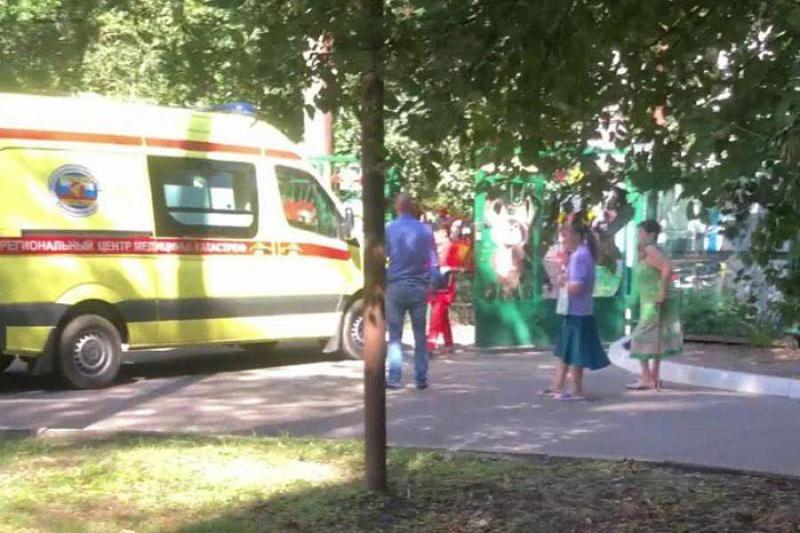 Мэр Краснодара попросил прощения у родителей погибшей в детском саду под упавшим деревом девочки