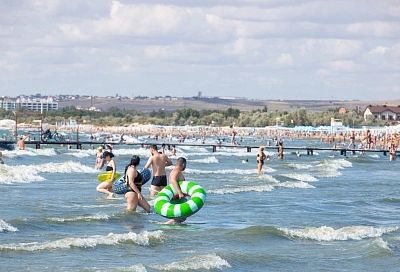 На пляжах Анапы ввели ограничения на купание в море