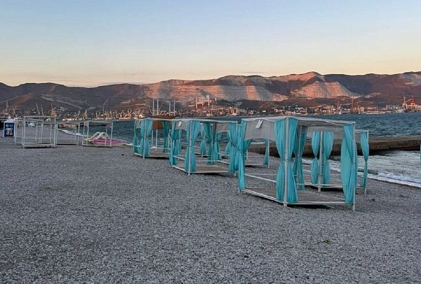 С пляжей Новороссийска эвакуировали отдыхающих из-за угрозы атаки безэкипажных катеров