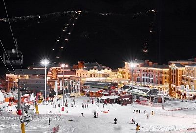 Впервые этой зимой в горах Сочи введены вечерние катания и открыты почти все трассы