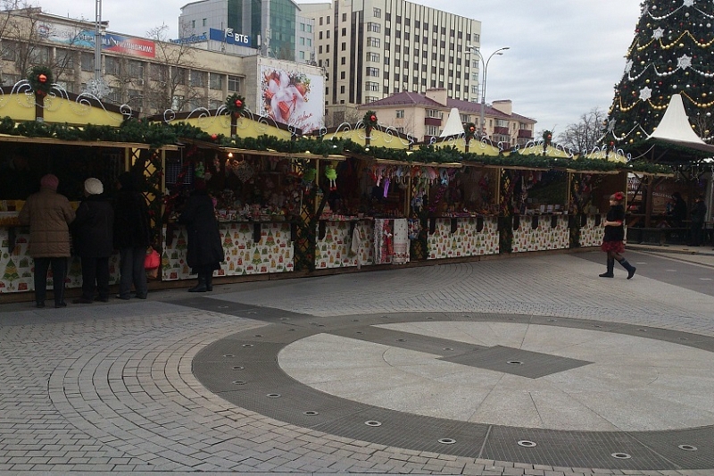 В Краснодарском крае работает около 600 мест продажи новогодней атрибутики